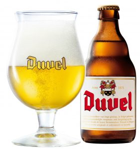 Speciaalbier Duvel met ingeschonken Duvel bierglas