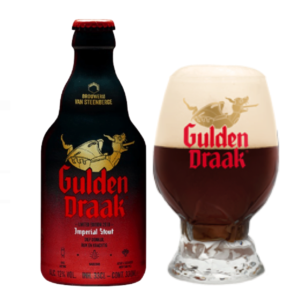 Speciaalbier Gulden Draak Imperial Stout met ingeschonken Gulden Draak bierglas