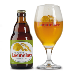 Speciaalbier Loemelaer Tripel Dry Hop met ingeschonken Loemelaer bierglas