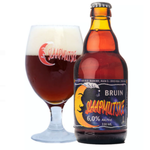 Speciaalbier Slaapmutske Bruin met ingeschonken Slaapmutske bierglas