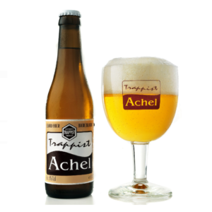 Speciaalbier Achel 8 blond met ingeschonken bierglas