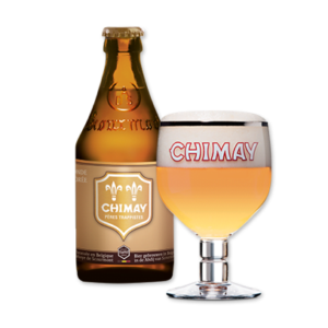 Speciaalbier Chimay Goud met ingeschonken Chimay bierglas