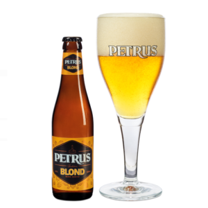 Speciaalbier Petrus Blond met ingeschonken Petrus bierglas