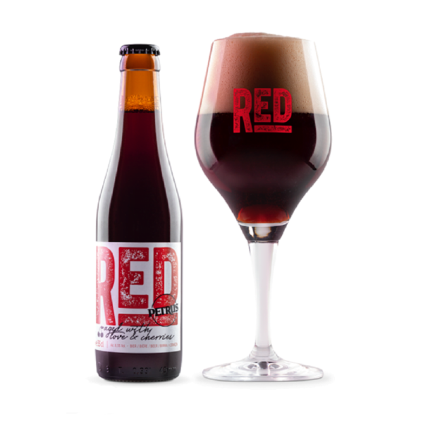 Bierfles Petrus Red met ingeschonken glas